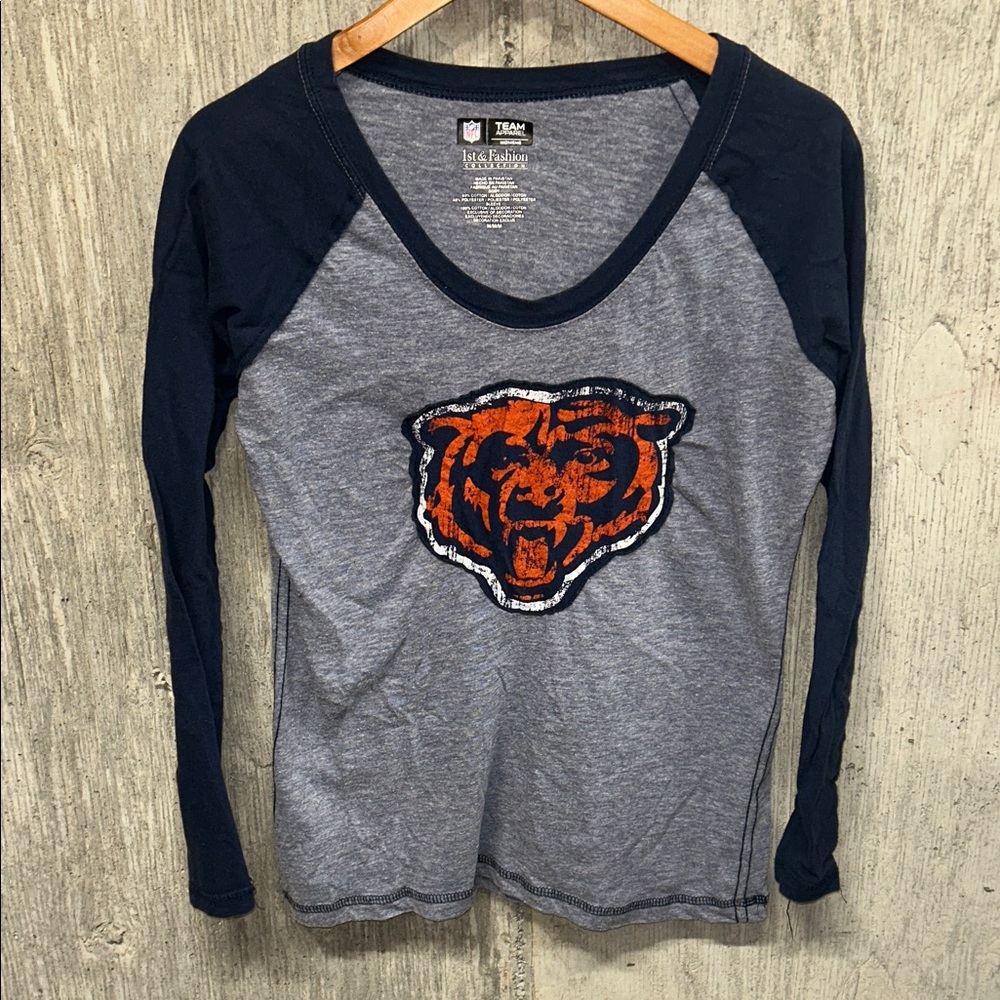 NFL Team Apparel Chicago Bears Women's Gray‎ and Navy Long Sleeve Shirt Medium